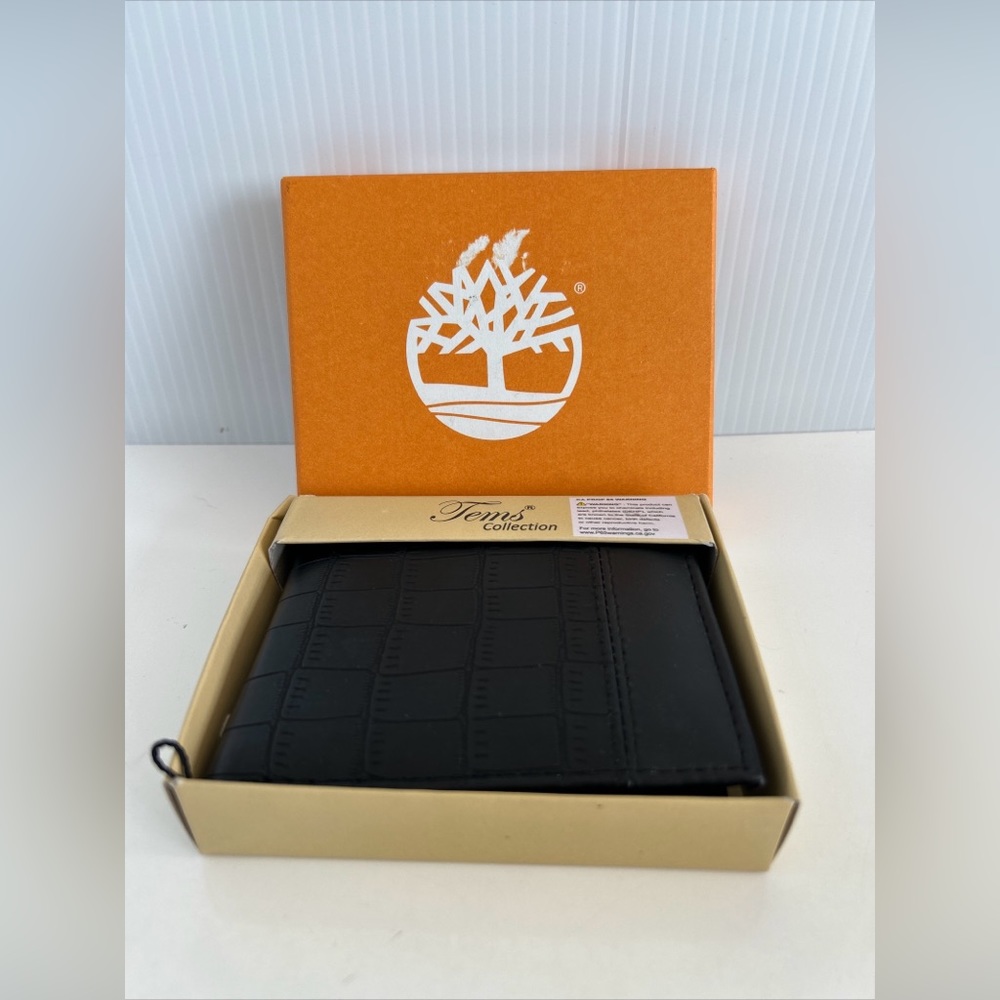 Tems Collection Bi-Fold Black Men's Handcrafted Wallet NEW With Box ￼